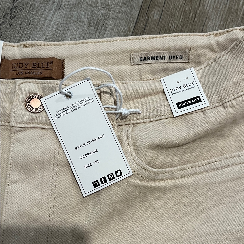 Judy Blue High Waist Khaki Shorts - Picture 3 of 3